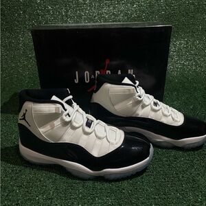 Jordan 11 Concord Black and white